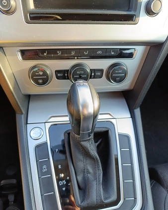 Volkswagen Passat cena 55555 przebieg: 195000, rok produkcji 2015 z Lubin małe 254
